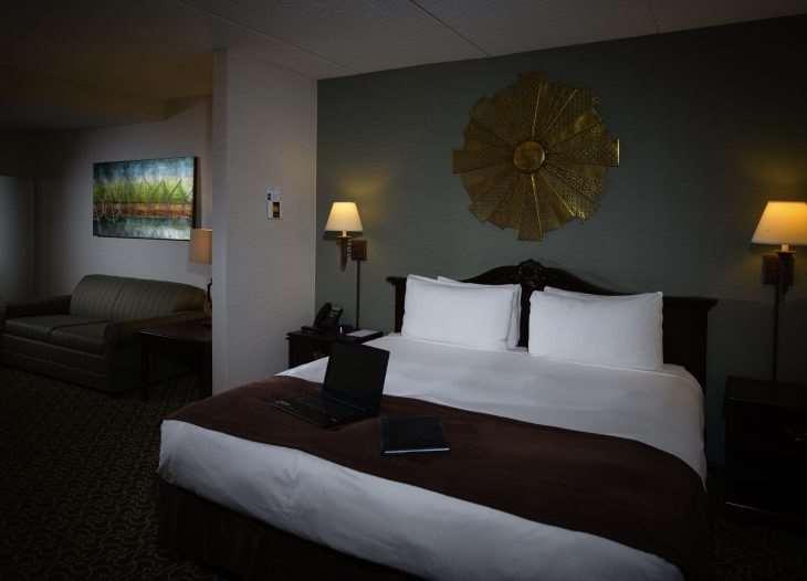 D. Hotel Suites & Spa Holyoke Room photo