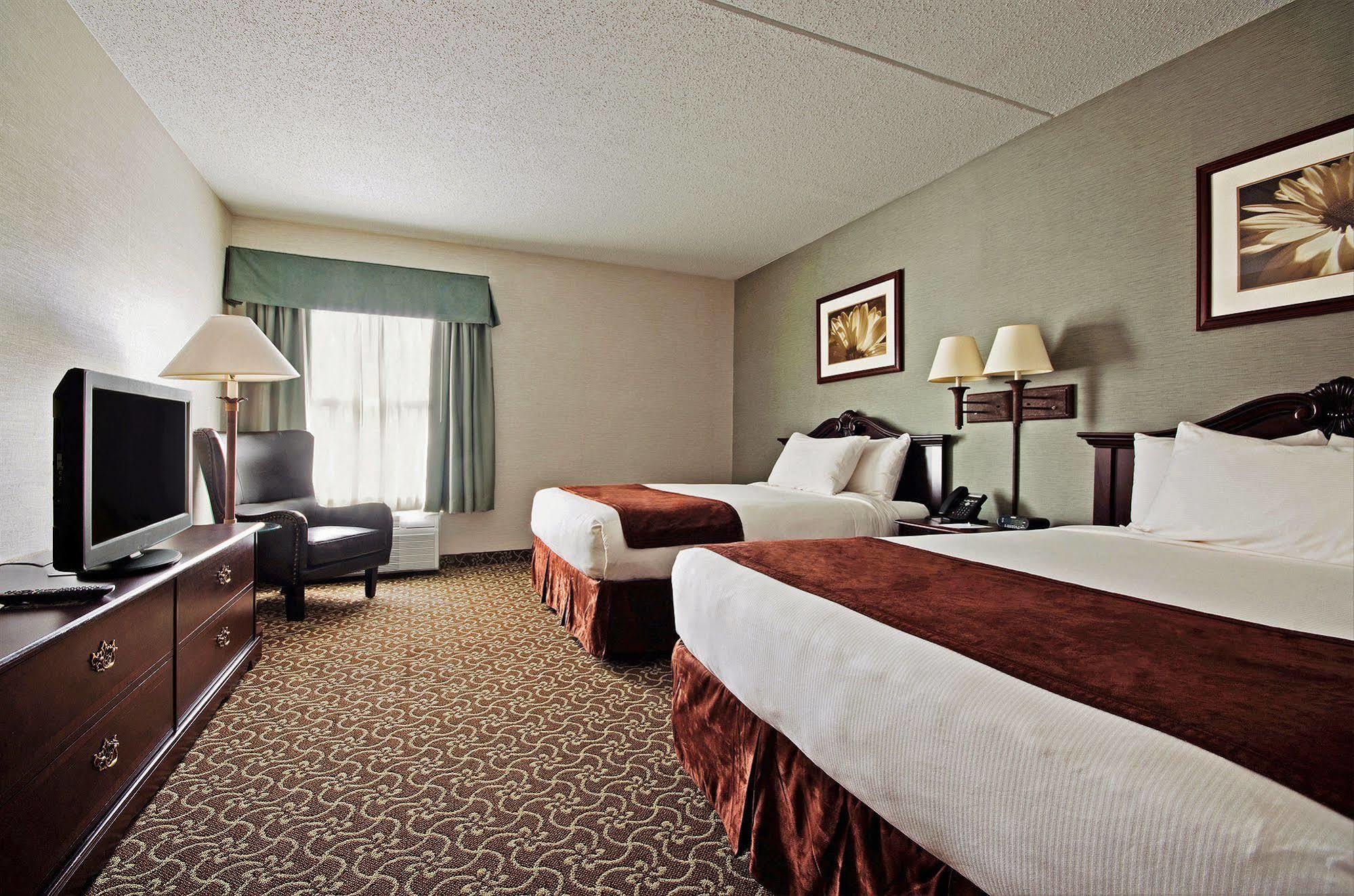 D. Hotel Suites & Spa Holyoke Exterior photo